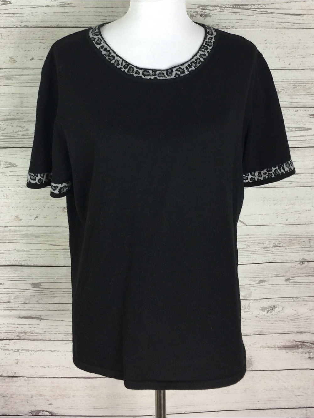 Alfred Dunner Sweater Womens Size L Black Gray Leopard Trim Stretch Short Sleeve